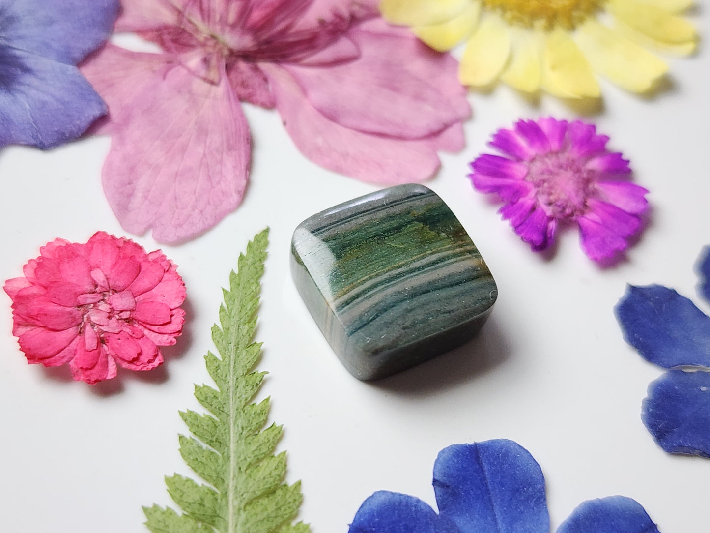 Banded green agate