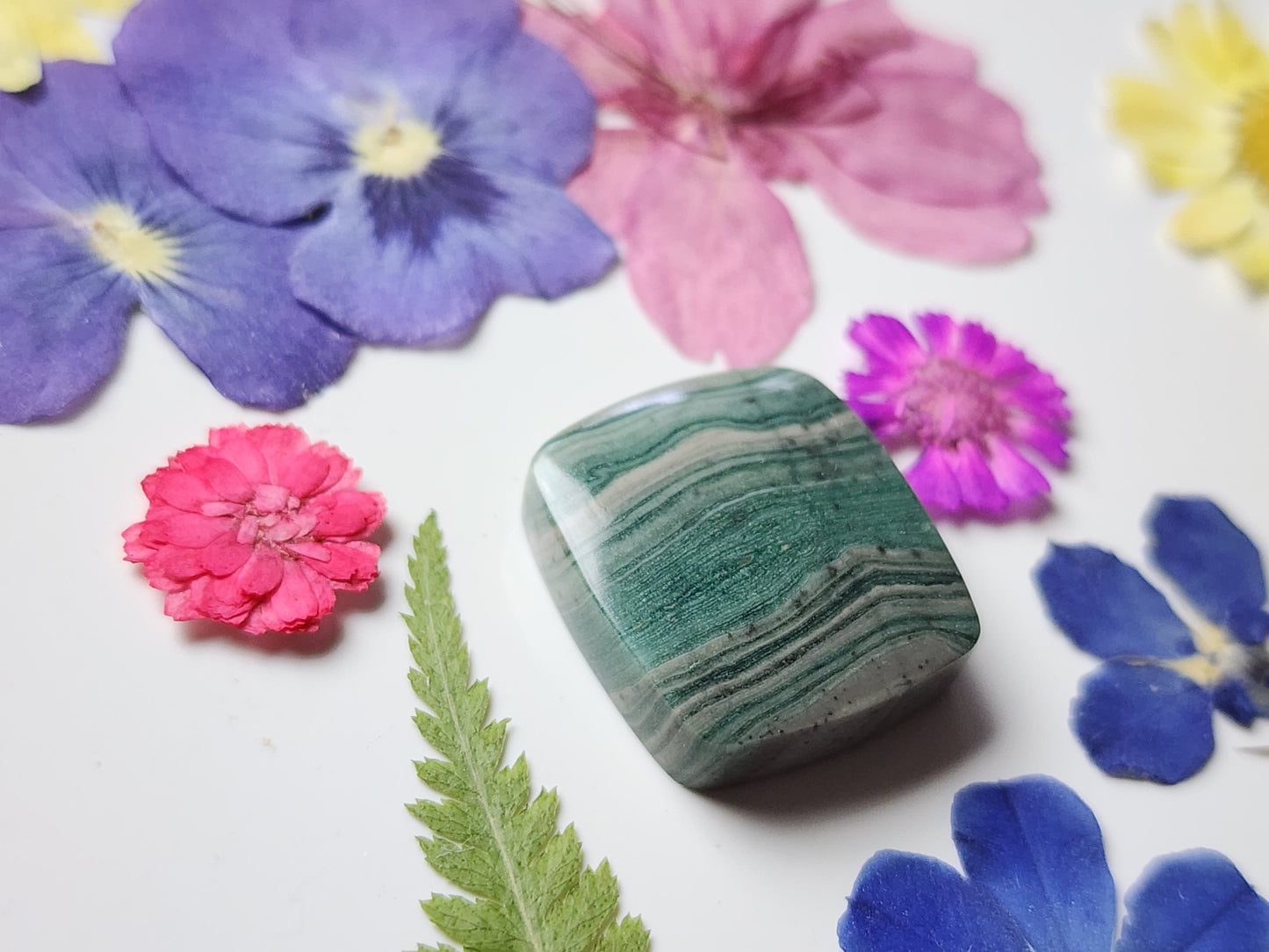 Banded green agate