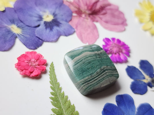 Banded green agate