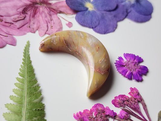 Stick agate crescent