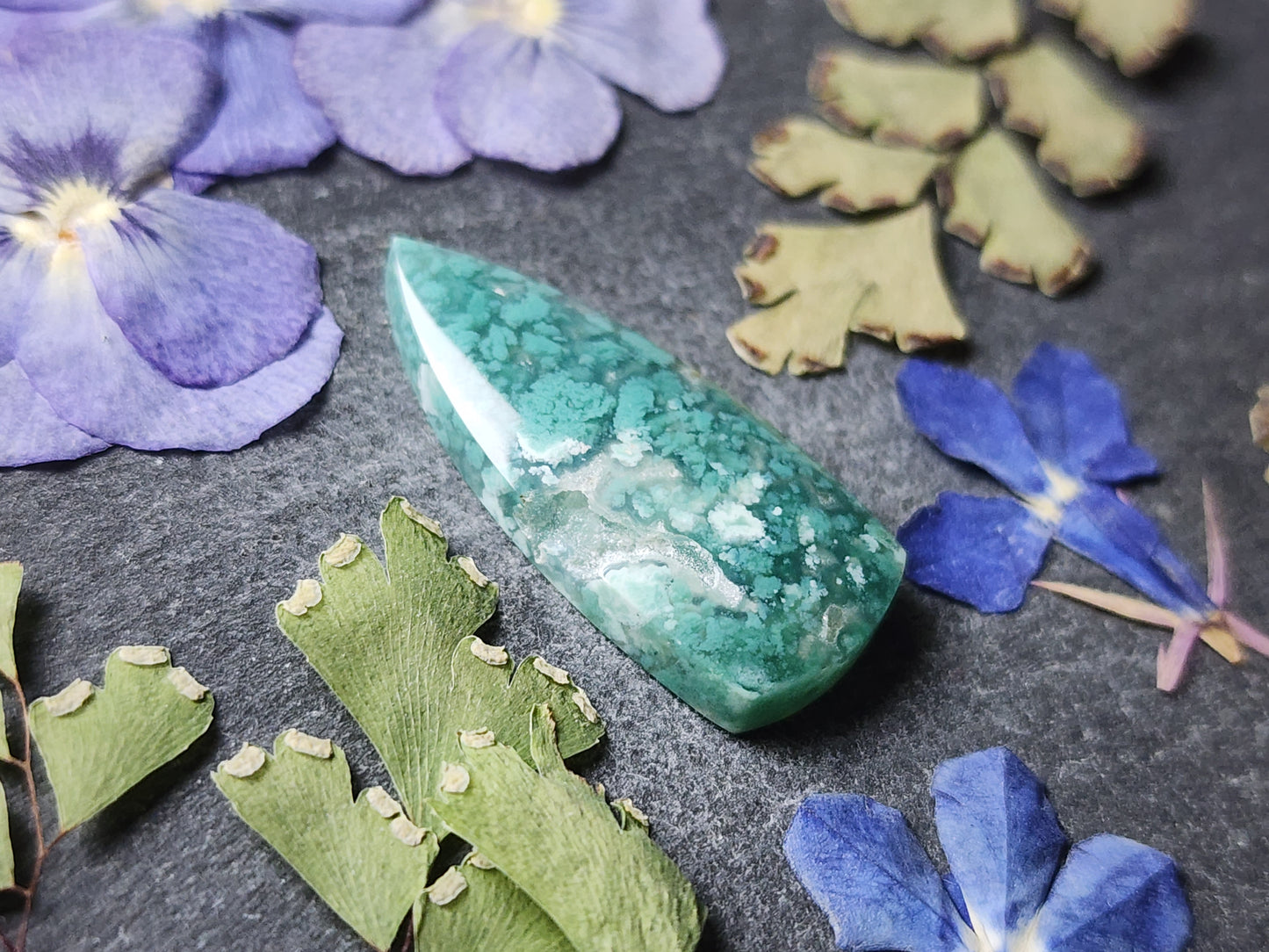 Mtorolite with druzy pocket