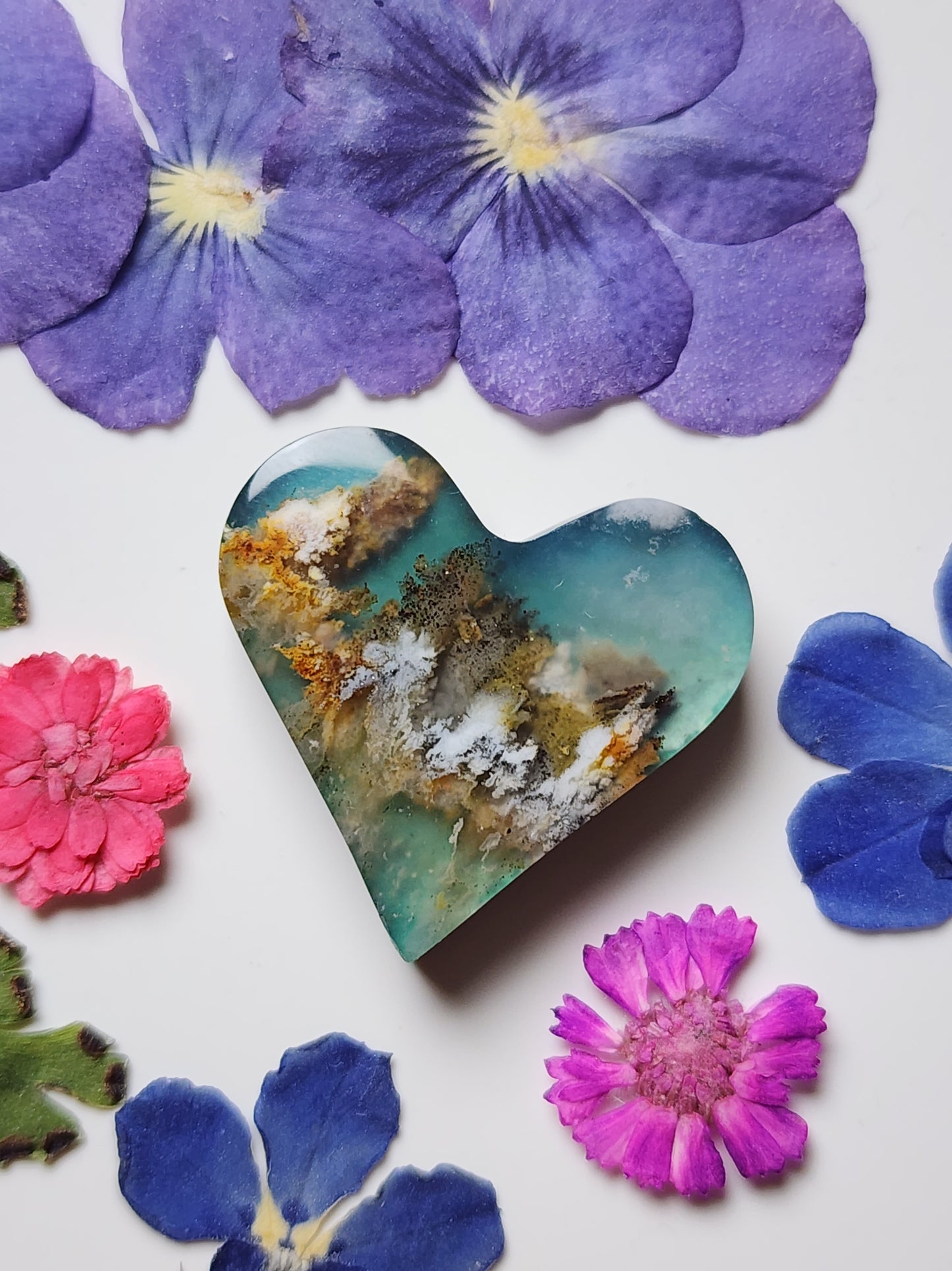 Bella Vista plume agate heart Doublet