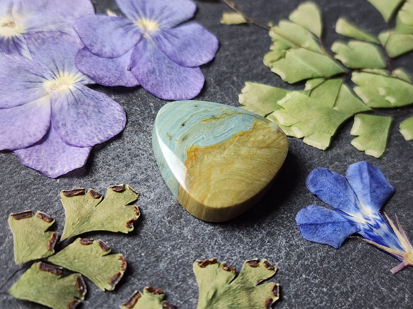 Gary green jasper/ Larsonite