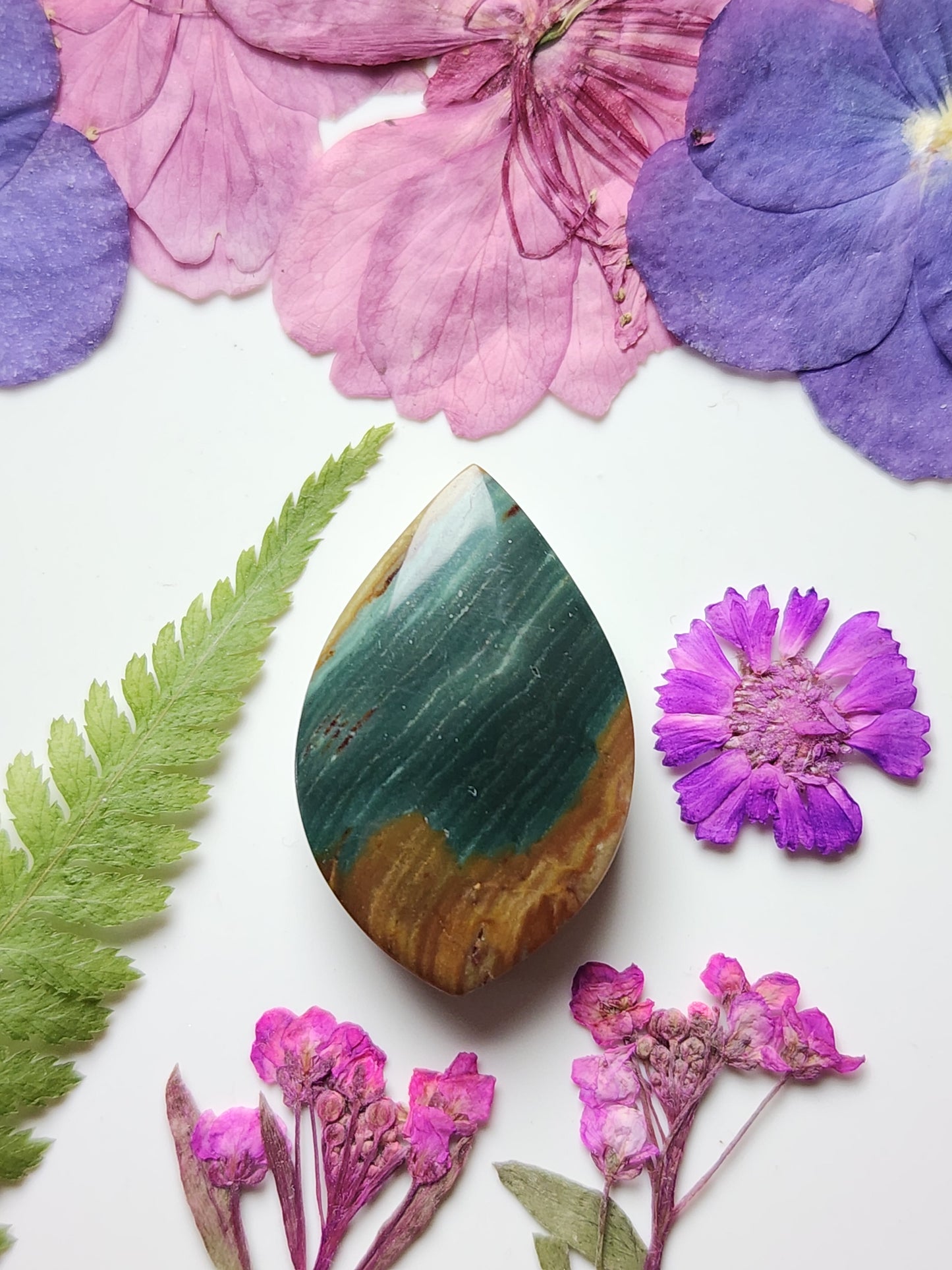 Gary green jasper/Larsonite