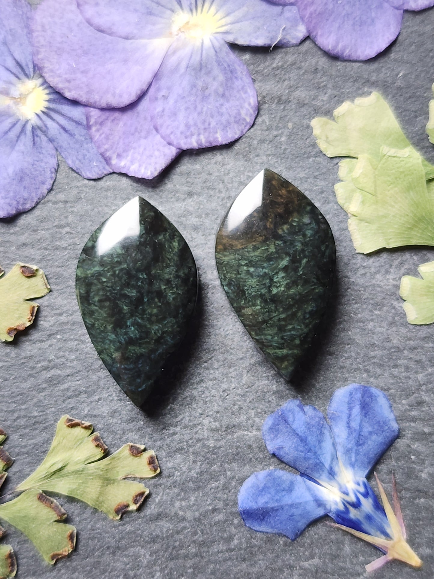 Velvet obsidian pair