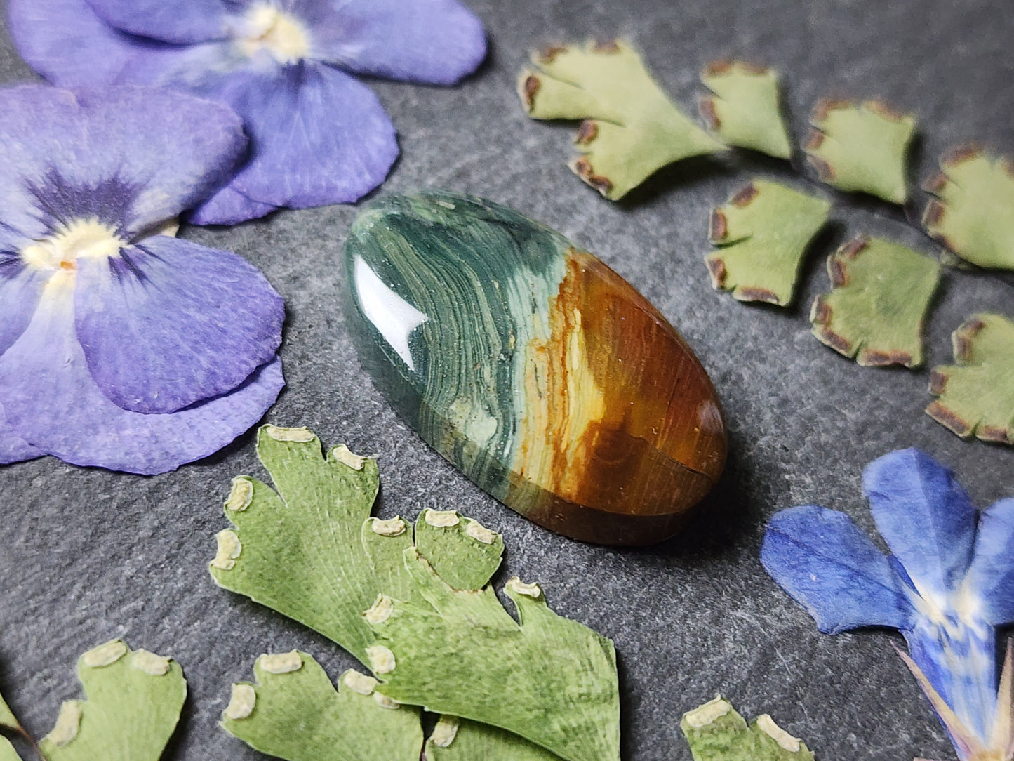 Gary green jasper/Larsonite