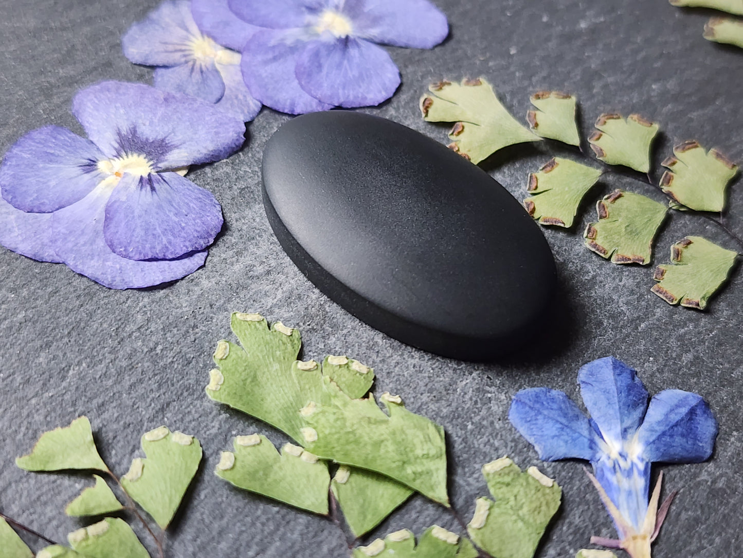 Black jade Actinolite (matte)