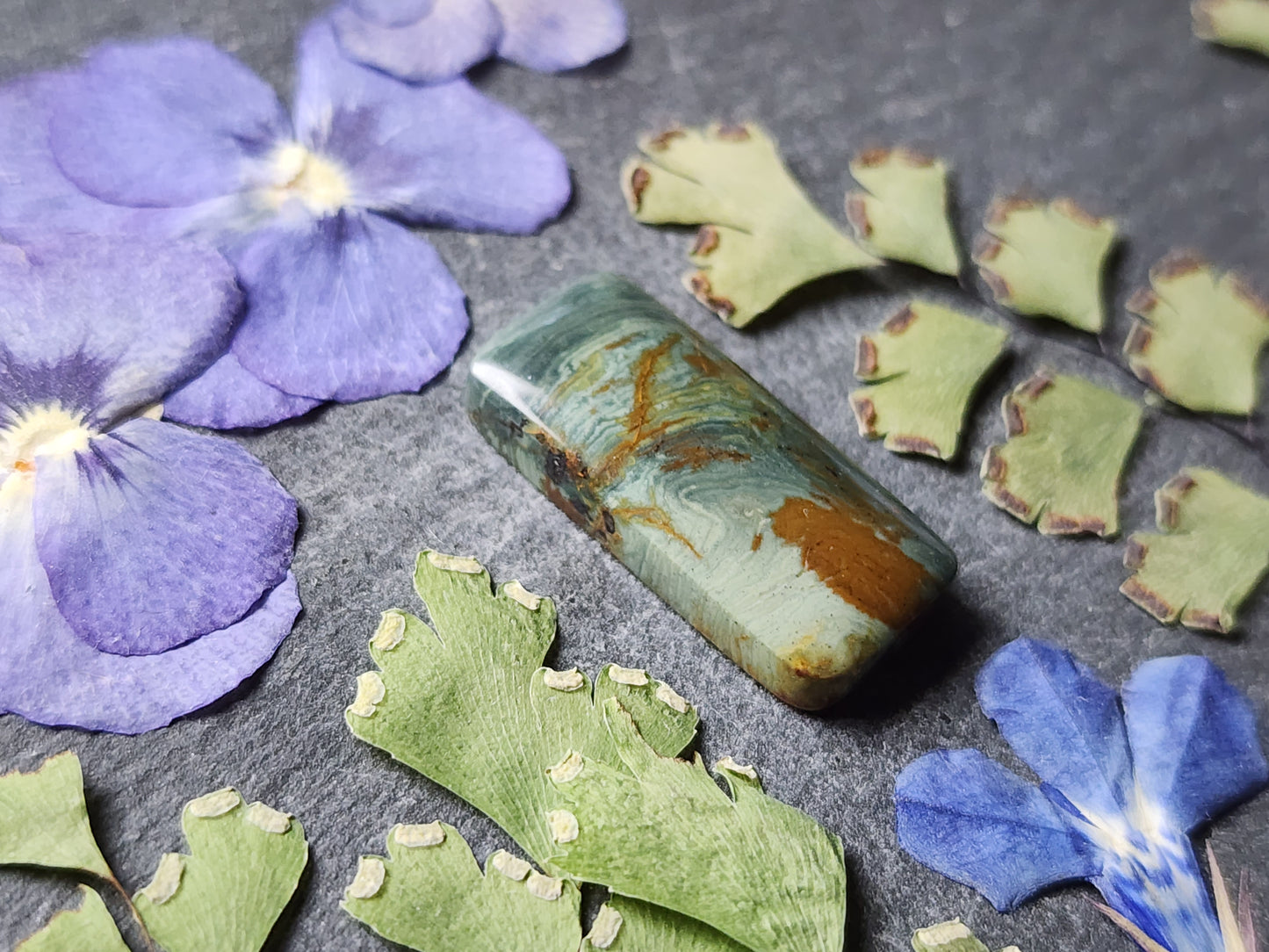 Gary green jasper/ Larsonite