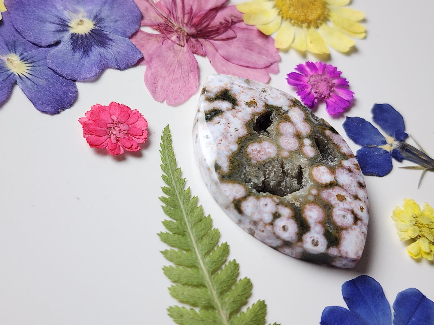 Ocean jasper with druzy pockets