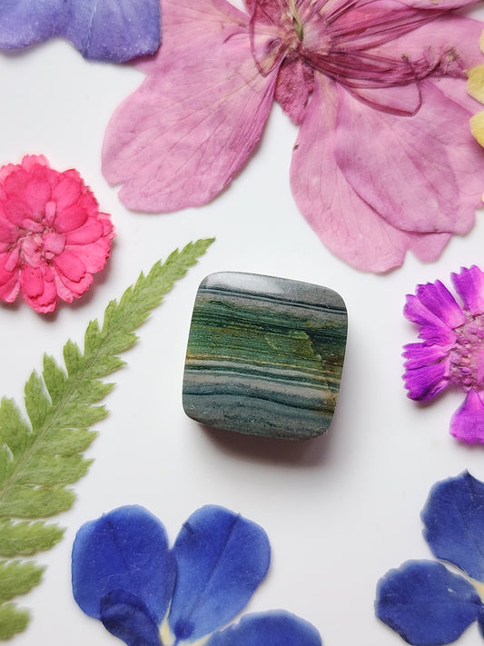 Banded green agate