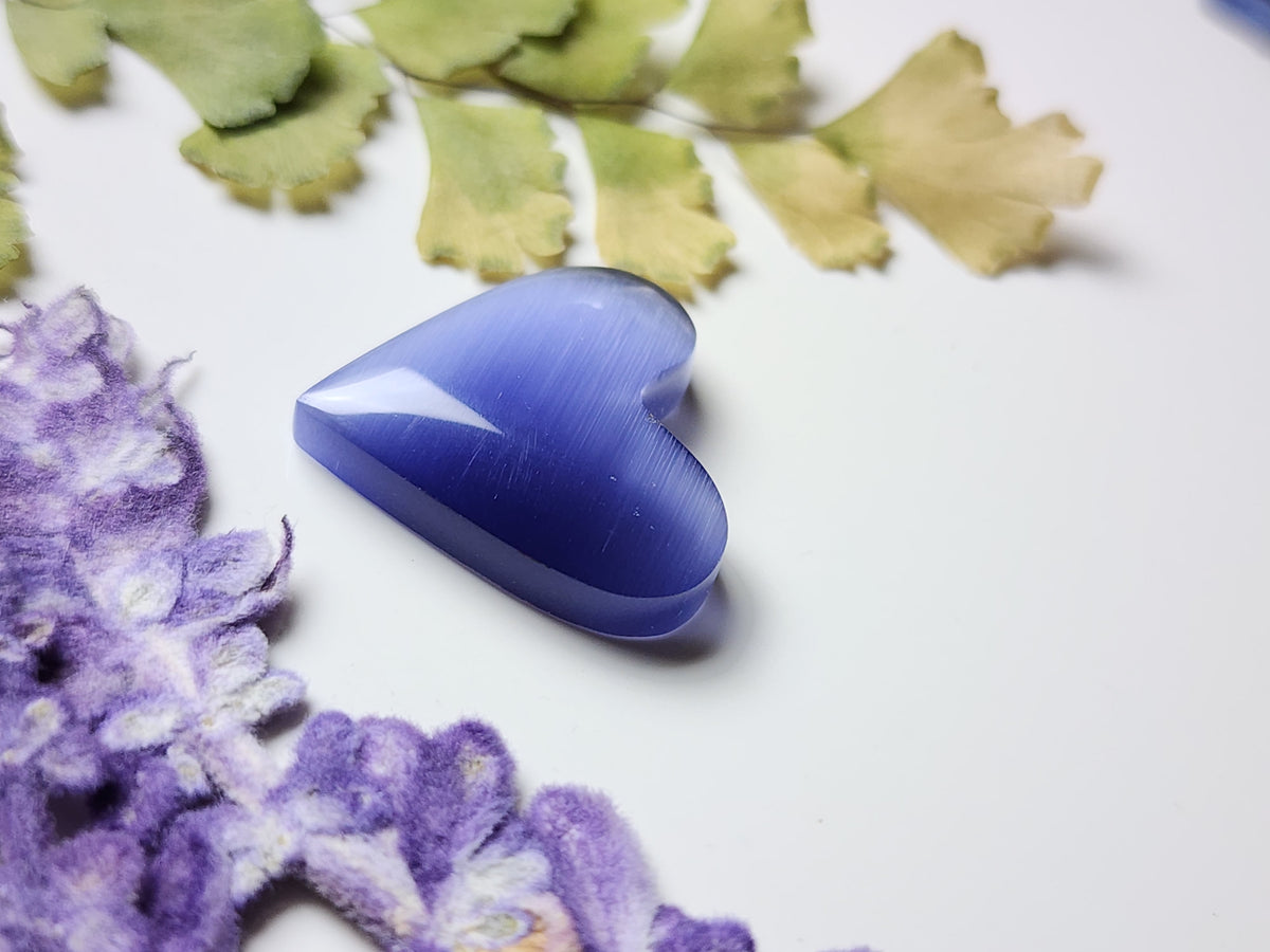 Fiber optic cat's eye glass heart