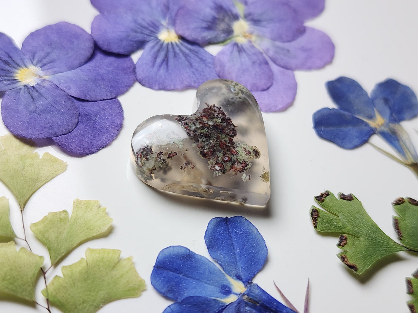 Garden moss agate heart