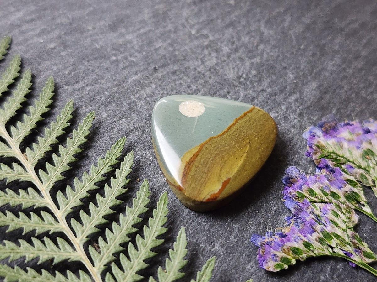 Moonlut Desert: Spring mountain jasper
