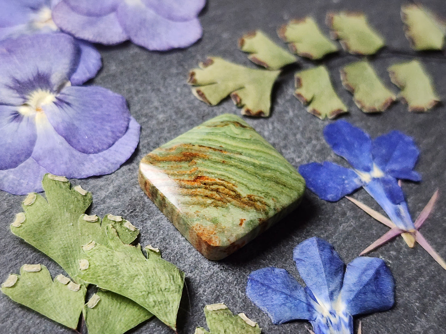Gary green jasper/ Larsonite
