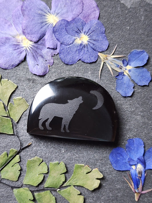 Wolf under the moon : Story stone