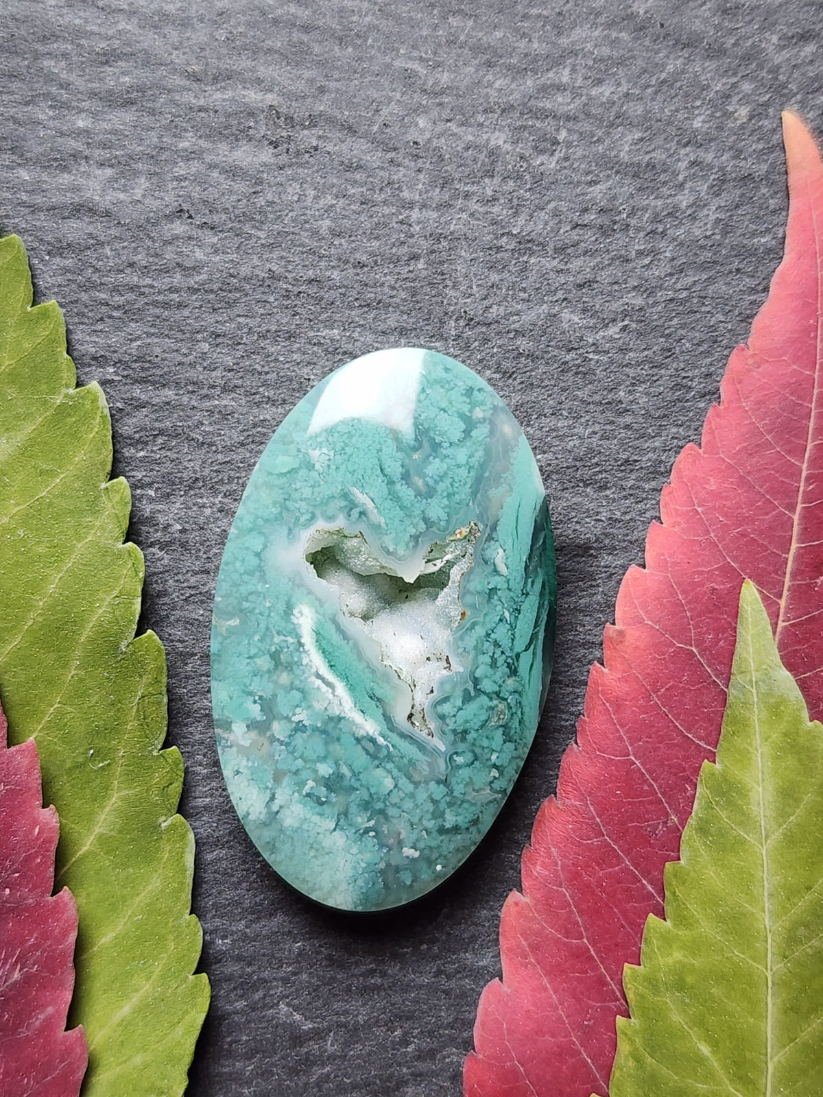 Mtorolite with druzy pocket