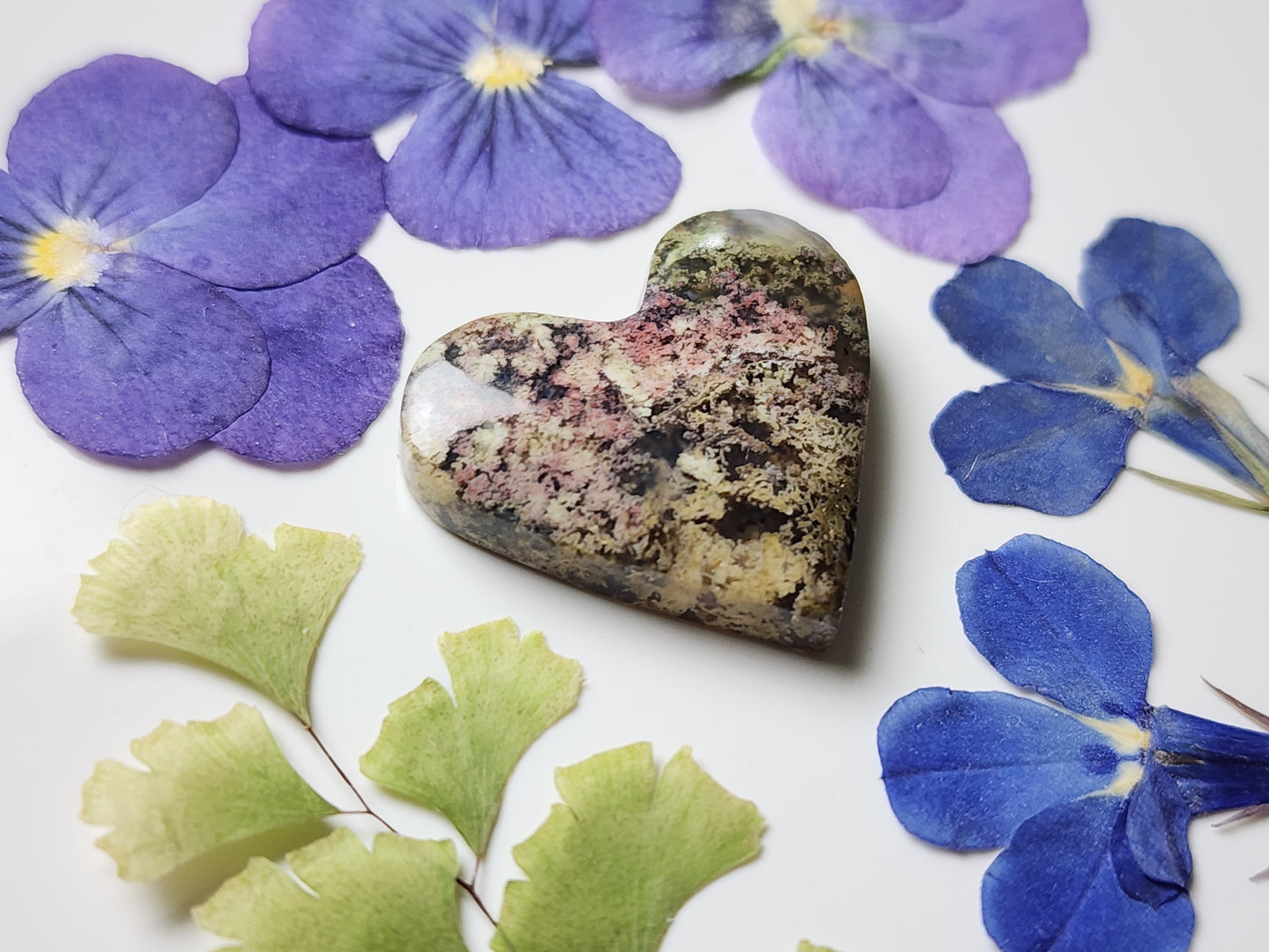 Garden Moss agate heart