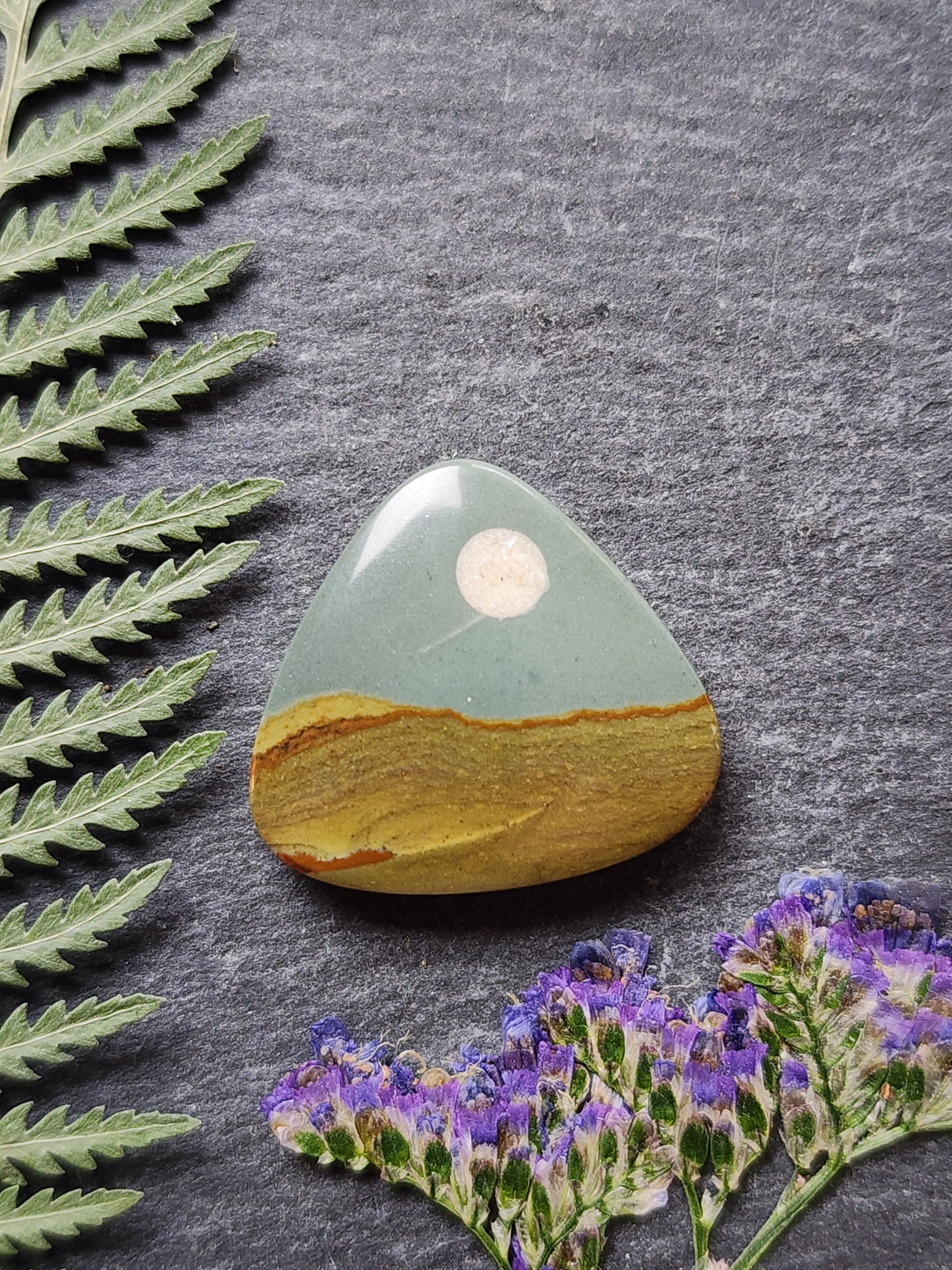 Moonlut Desert: Spring mountain jasper