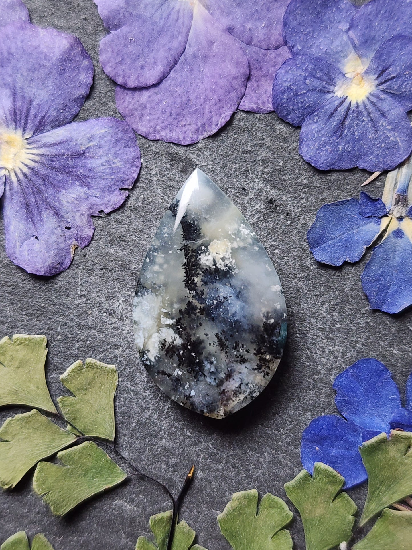 Australian Chrysoprase with dendrite