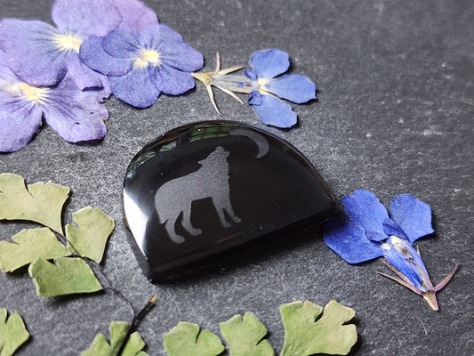 Wolf under the moon : Story stone