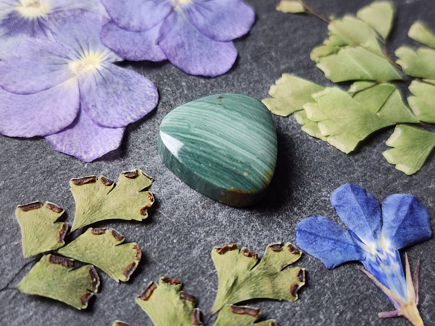 Gary green jasper/ Larsonite