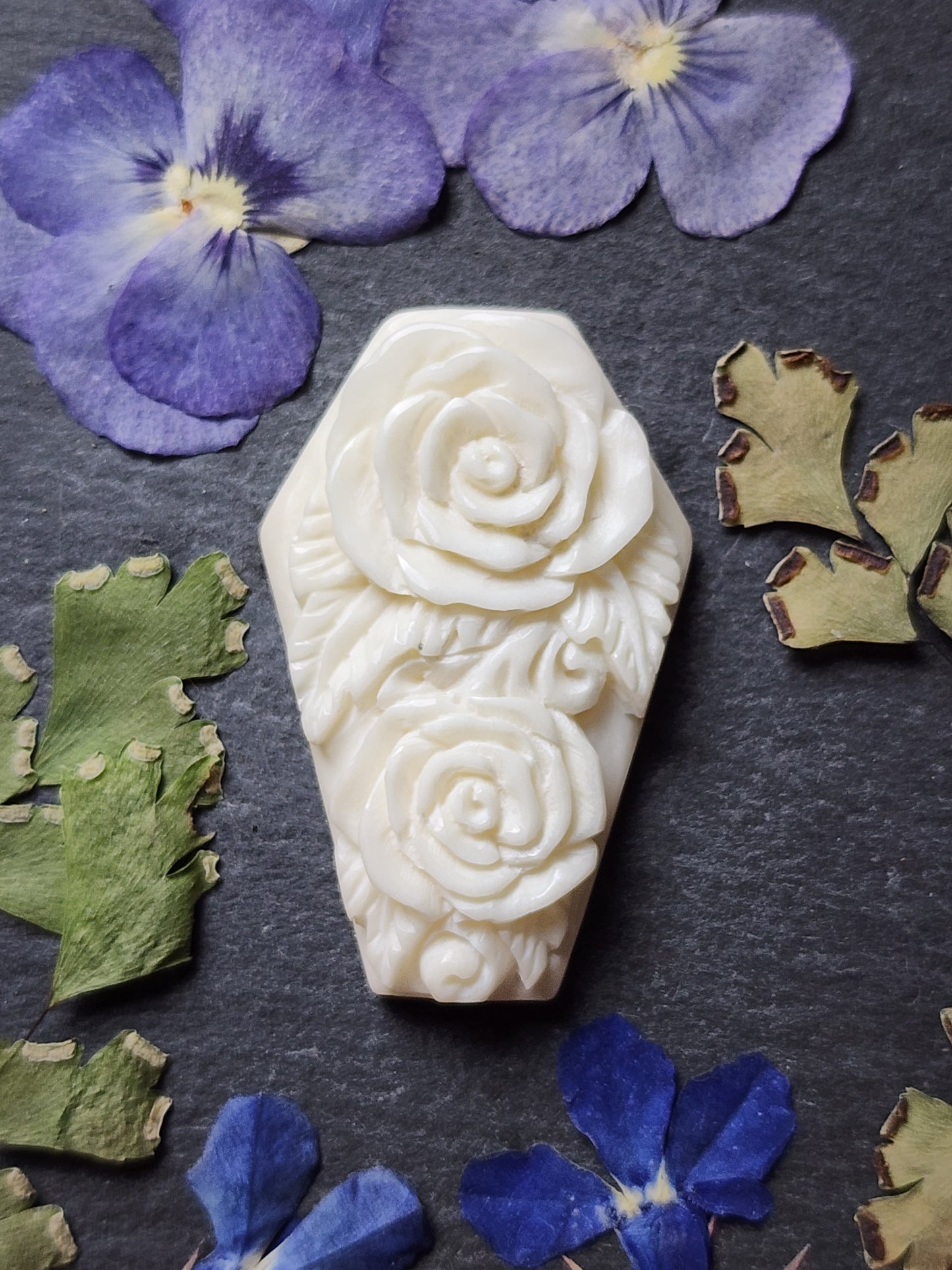 Roses to rest coffin