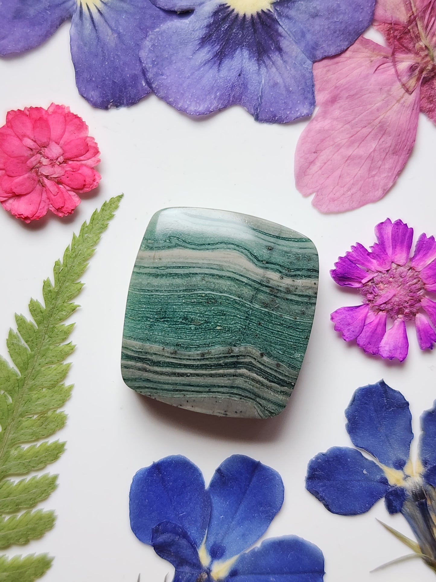 Banded green agate