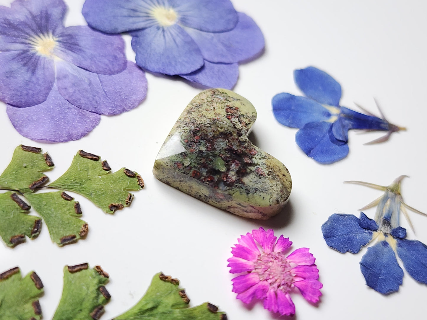 Garden Moss agate heart