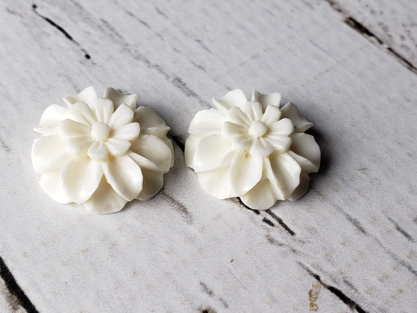 20mm Flower bead pair