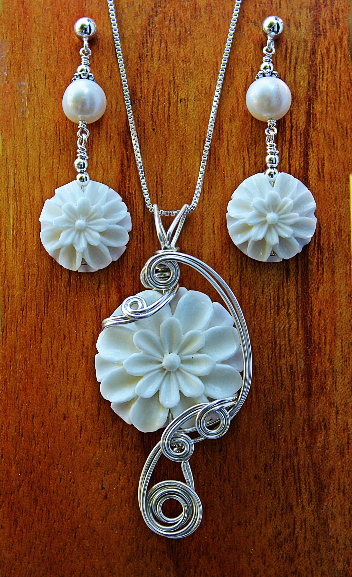 15mm Flower bead pair